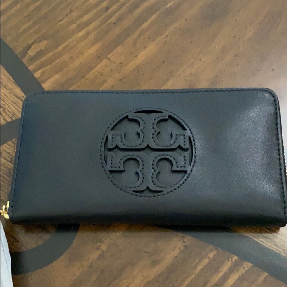 lightly used Tory Burch Fleming Stud Zip Continental Wallet